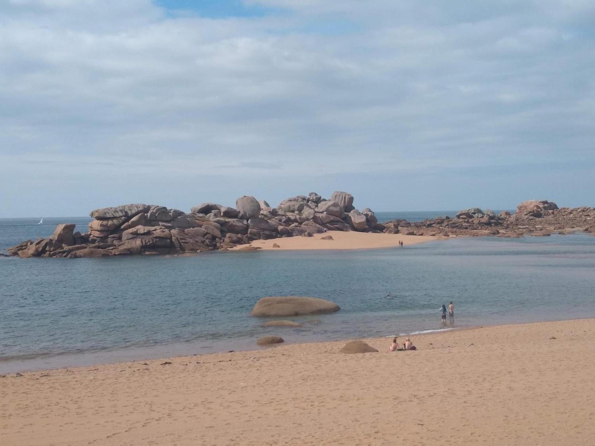Holiday Home In A Quiet Location Near The Coast Pleumeur-Bodou Eksteriør bilde